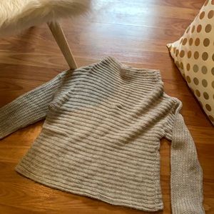 Crop top, gray sweater